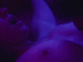 Линдси Бёрдж голая – Улица жажды (2017) #4