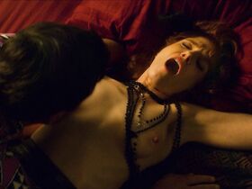 Гвен Холландер голая – Человек будущего s01e10 (2017) #4