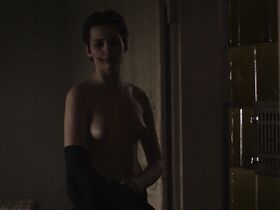 Сара Серрайокко голая – Двойник s01e02 (2018) #3