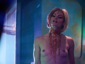 Стефани Клеф голая – Видоизменённый углерод s01e02 (2018)