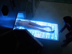 Кристин Леман голая, Лиза Чандлер голая – Видоизменённый углерод s01e02 (2018) #1