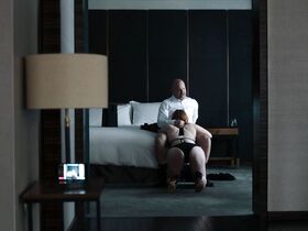 Луиза Краузе голая, Джиллиан Уильямс голая – Девушка по вызову s02e01 (2017) #6