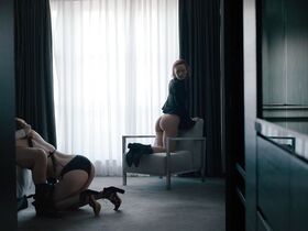 Луиза Краузе голая, Джиллиан Уильямс голая – Девушка по вызову s02e01 (2017)