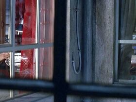 Моника Беллуччи голая – Сколько ты стоишь? (2005) #6