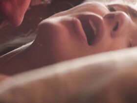 Луиз Бургуэн голая – Любовь-морковь по-французски (2017) #1