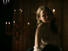 Мари-Луиз Штокингер голая – Мария Терезия s01e02 (2017)