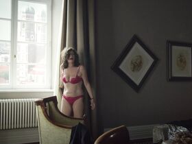 Сабина Витуа секси – Пастевка s08e07 (2018)