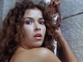 София Пернас секси – Легендарное путешествие капитана Дрэйка (2009)