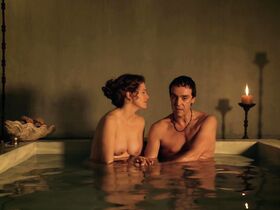 Люси Лоулесс голая – Спартак s01e05 (2011)