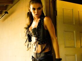 Серинда Свон секси, Зои Белл голая, Агнес Брукнер секси – Бэйтаун вне закона (2012)