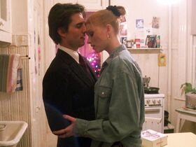 Фэй Мастерсон секси – С широко закрытыми глазами (1999) #3