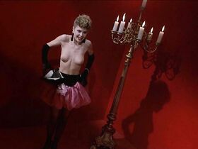 Сара Маур Торп голая, Кэти Мерфи секси, Кэролин Кортез голая – На грани безумия (1989)