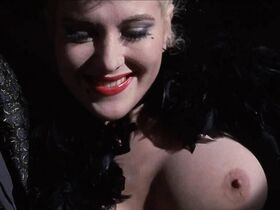 Сара Маур Торп голая, Кэти Мерфи секси, Кэролин Кортез голая – На грани безумия (1989) #2