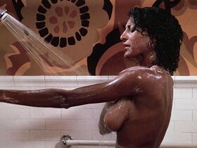 Пэм Гриер голая – Пятница Фостер (1975) #3