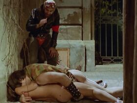 Андреа Альбани голая, Ана Рока голая – Бешеные лисы (1981) #2