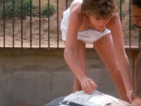 Кристи МакНикол секси – Белая собака (1982) #3