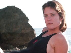 Кэри Лоуэлл голая – В опасной близости (1986) #2