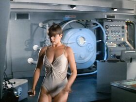 Кэри Лоуэлл секси, Талиса Сото секси – Лицензия на убийство (1989) #2