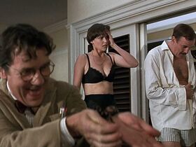 Кэри Лоуэлл секси, Джейми Ли Кёртис секси – Свирепые создания (1997) #2