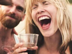 Астреа Кэмпбелл-Кобб голая, Элли Хан голая, Линни Ларсдоттер Миккеля голая – Пока мы не встретимся снова (2016) #2