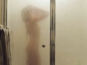 Андреа Хант голая, Сара Агор голая – Чё за..! (2017) #2