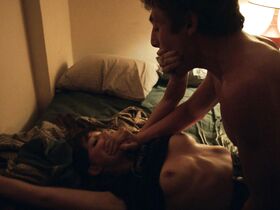 Эмма Гринвелл голая – Бесстыдник s02e04 (2012)