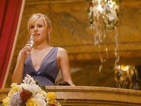 Кристен Белл секси – Однажды в Риме (2010)