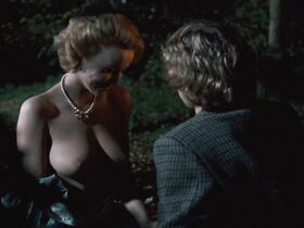 Полин Лафон голая – Цыпленок под уксусом (1984)