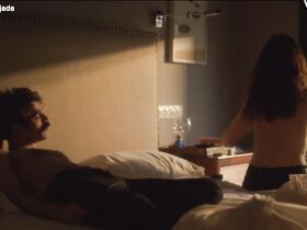 Мелани Оливарес голая – Посольство s01e01 (2016) #3