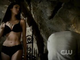 Нина Добрев секси – Дневники вампира s02e11 (2011)