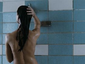 Одетт Эннэйбл секси – Нерожденный (2009)