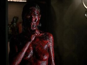 Шэнон Финли голая, Джоди Смит голая, Хлоя Холмс голая – Настоящая кровь s06e01 (2013) #3