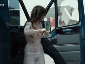 Юлия Хуммер голая, Ева Лёбау голая, Ясна Фритци Бауэр голая – В возрасте Эллен (2010) #3