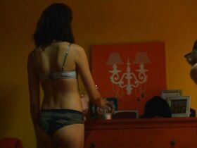 Маргарет Куолли секси – Оставленные s01e01 (2014) #3