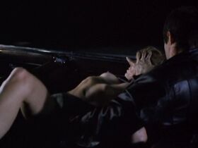 Иоланда Джулиан голая – Автокатастрофа (1996) #3