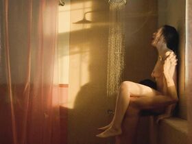 Айви Шао голая, Хин Ли голая – Жильцы снизу (2016)