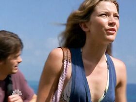 Сара Ремер секси, Тейлор Коул секси – Событие s01e01 (2011)