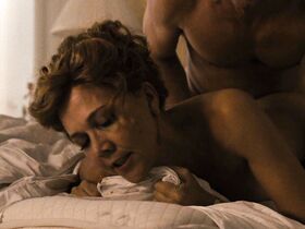 Мэгги Джилленхол голая – Двойка s01e07 (2017) #1