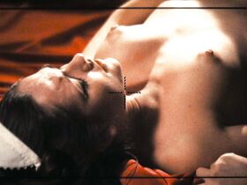 Эмили Мид голая – Двойка s01e07 (2017) #5