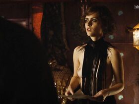 Лив Лиза Фрис голая, Ханна Херцшпрунг секси, Леони Бенеш голая – Вавилон-Берлин s02e01-02 (2017)