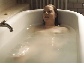 Лив Лиза Фрис голая, Ханна Херцшпрунг секси, Леони Бенеш голая – Вавилон-Берлин s02e01-02 (2017) #2