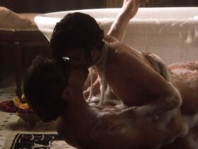 Линда Фиорентино голая – Модернисты (1988)