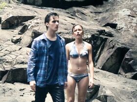 Эллисон Миллер секси – Терра Нова s01e01 (2011) #3