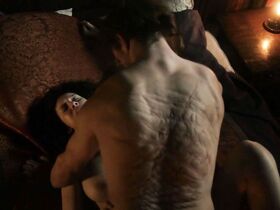 Катрина Балф голая – Чужестранка s03e06 (2017) #4