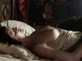 Катрина Балф голая – Чужестранка s03e06 (2017)