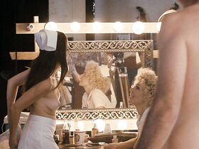 Эмили Мид голая – Двойка s01e06 (2017) #2