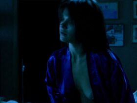 Кэтрин Эрбе голая – Отзвуки эха (1999) #3