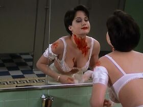 Карла Гуджино секси – Глаза змеи (1998) #2