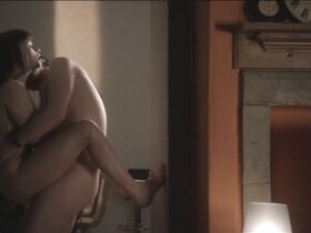 Шарлин Маккенна голая – Сирены s01e02 (2014) #1