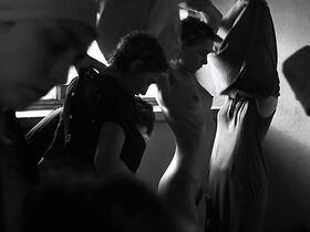 Эмбет Дэвидц голая – Список Шиндлера (1993)